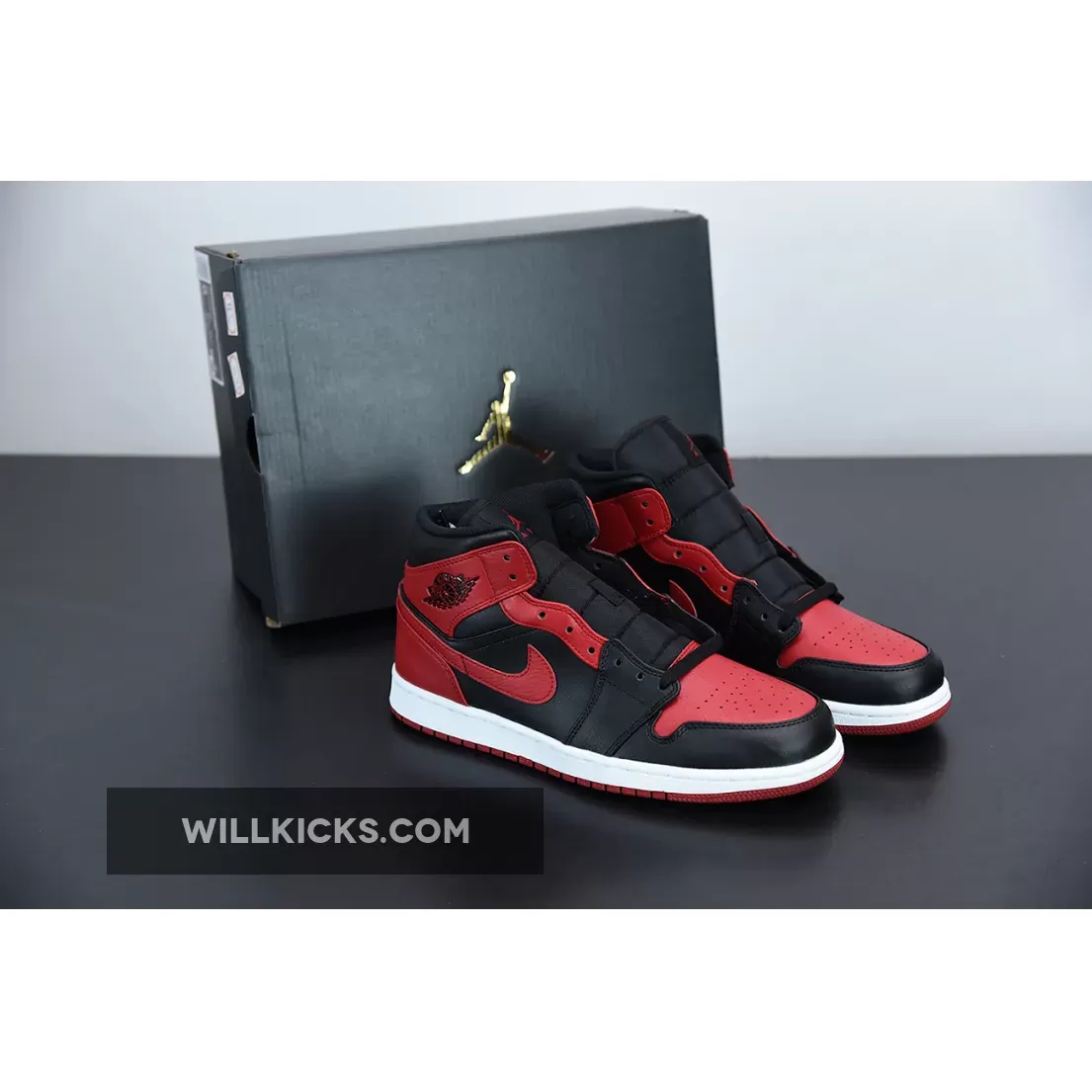 Air Jordan 1 Mid 'Bred' 554724-074 New Releases