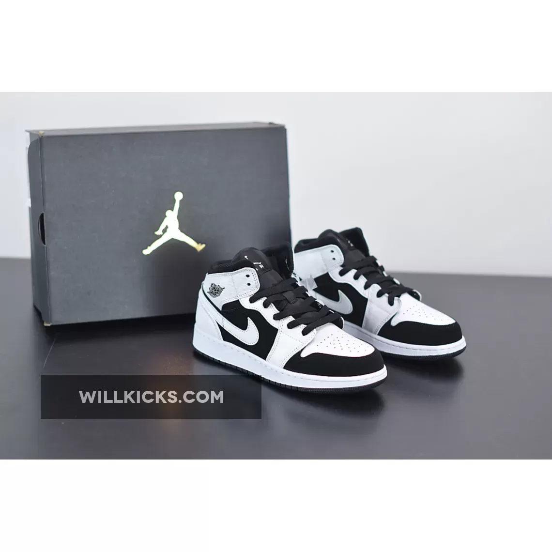 Air Jordan 1 Mid White Black 554725-113 Outlet